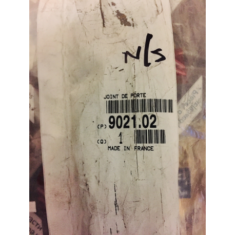 Genuine OE Peugeot 205 (3 door) nearside top door gutter seal - 9021.02