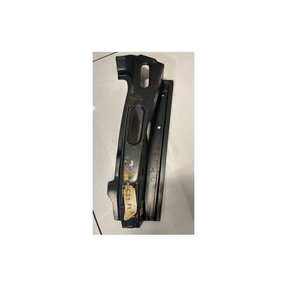 Ｐechi Genuine OE Peugeot 205 nearside door pillar panel - 8521.82