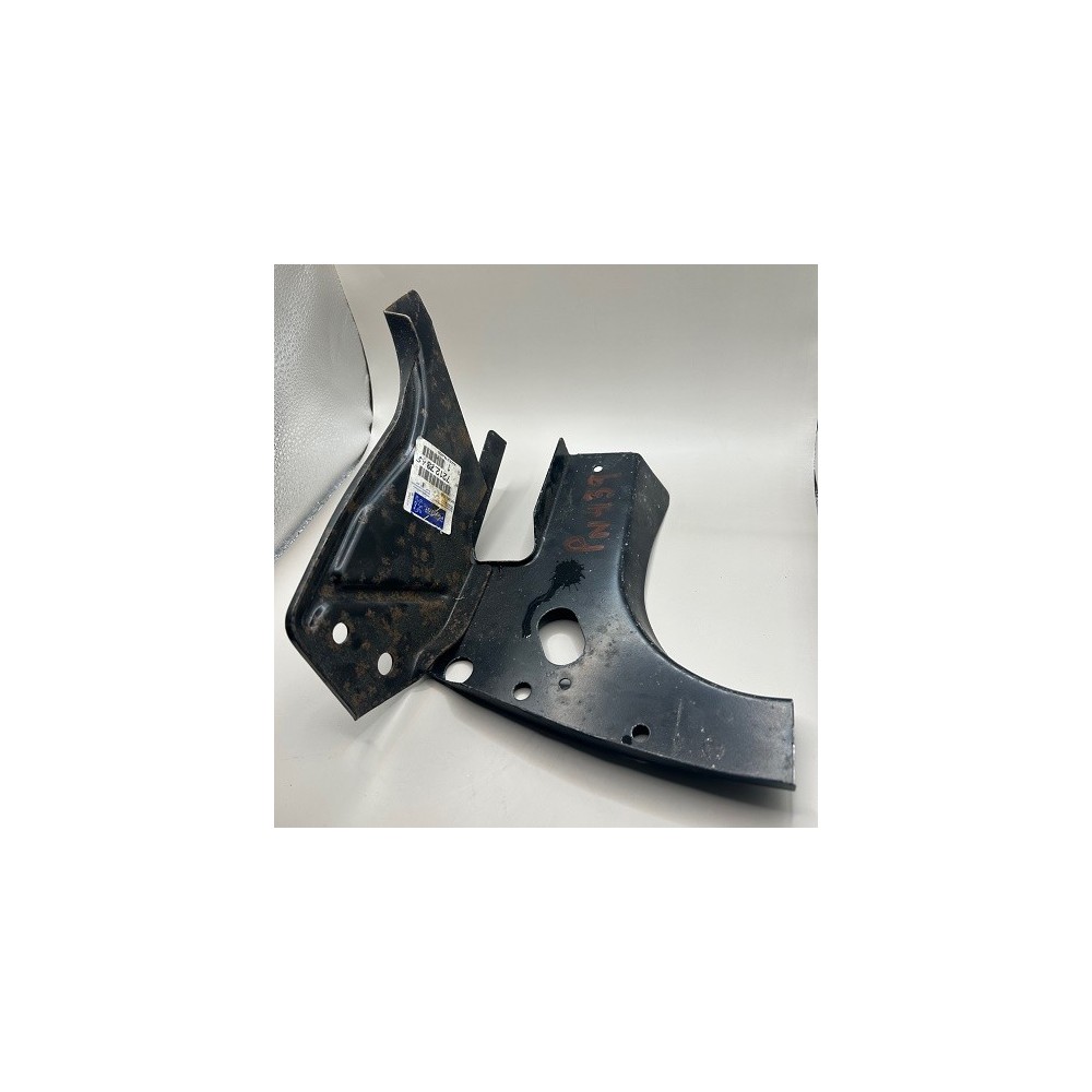Brand New Genuine O/E Peugeot 205 Nearside front gusset panel