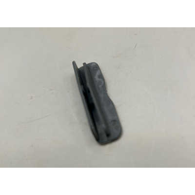 Brand New Genuine O/E Peugeot 106 front window guide retaining clip - 9227.23