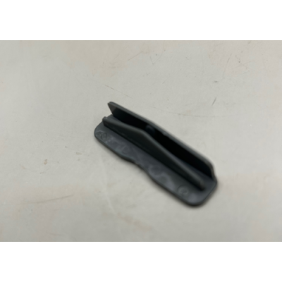 Brand New Genuine O/E Peugeot 106 front window guide retaining clip - 9227.23