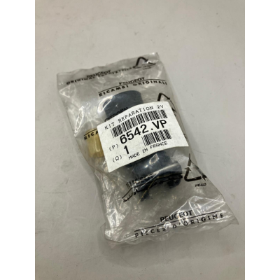 Brand New Genuine OE Peugeot 205 fuel pump connector / terminal kit - 6542.VP