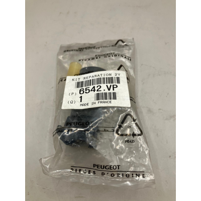 Brand New Genuine OE Peugeot 205 fuel pump connector / terminal kit - 6542.VP