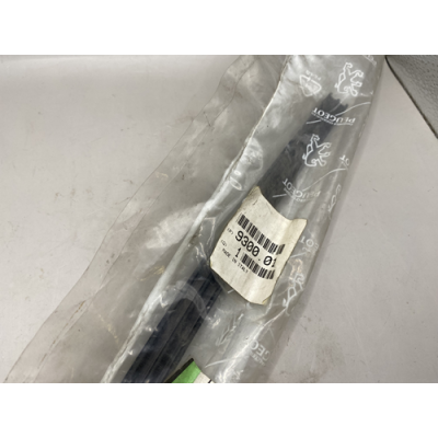 Genuine OE Peugeot 205 - 3 Door - Rear Quarter Window Seal - 8572.25