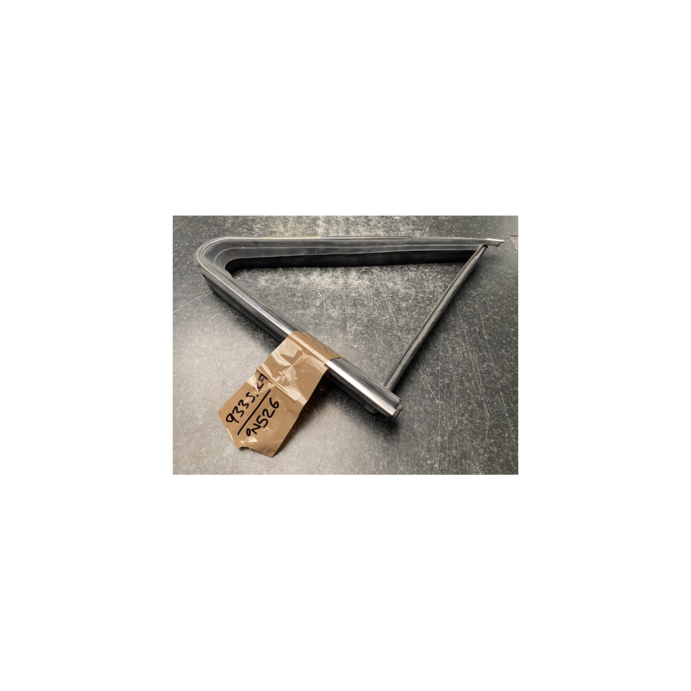 Brand New Genuine OE Peugeot 405 Mi16 Rear Door Quarter Glass Seal - 9335.27