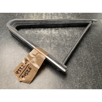 Brand New Genuine OE Peugeot 405 Mi16 Rear Door Quarter Glass Seal - 9335.27