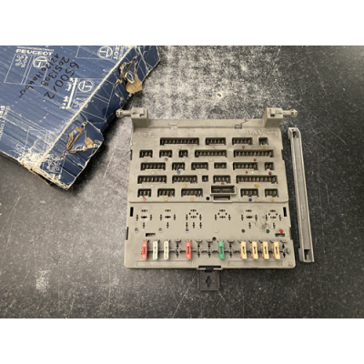 Genuine OE Peugeot 205 Fuse Box - 6500.08