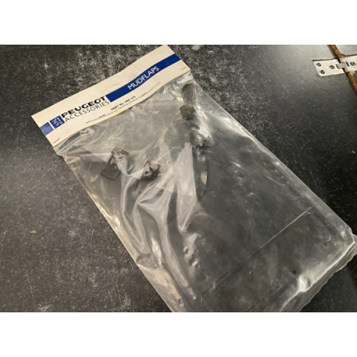 Genuine OE 205 Rear Mud Flaps Rubber PAIR - VAC679