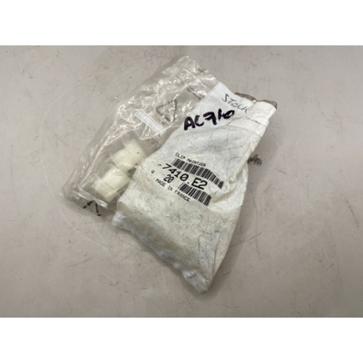 Genuine OE Peugeot 306 Fuel Filter Piping Retaining Clip - 7410.E2