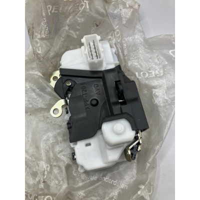Genuine OE Peugeot 406 right hand side door lock (central dead locking) - 9136.P3