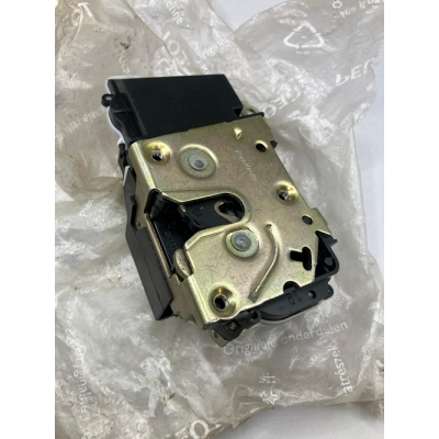 Genuine OE Peugeot 406 right hand side door lock (central dead locking) - 9136.P3