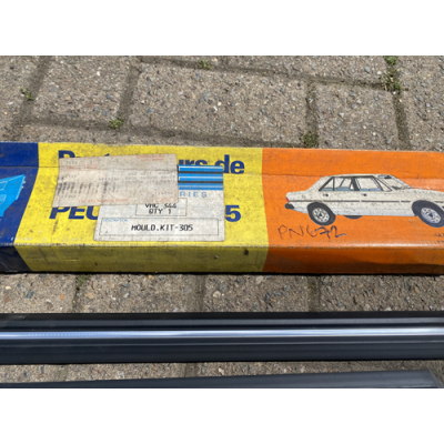 Genuine OE Peugeot 305 Trim Mould Kit - 5 Door - VAC344