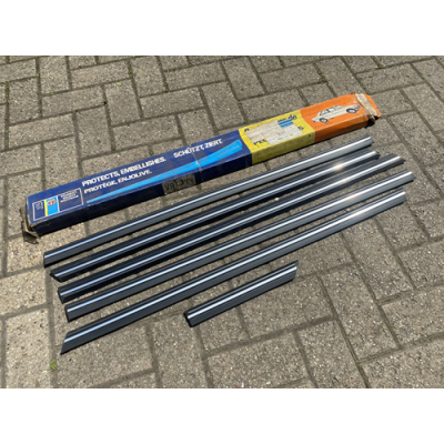 Genuine OE Peugeot 305 Trim Mould Kit - 5 Door - VAC344