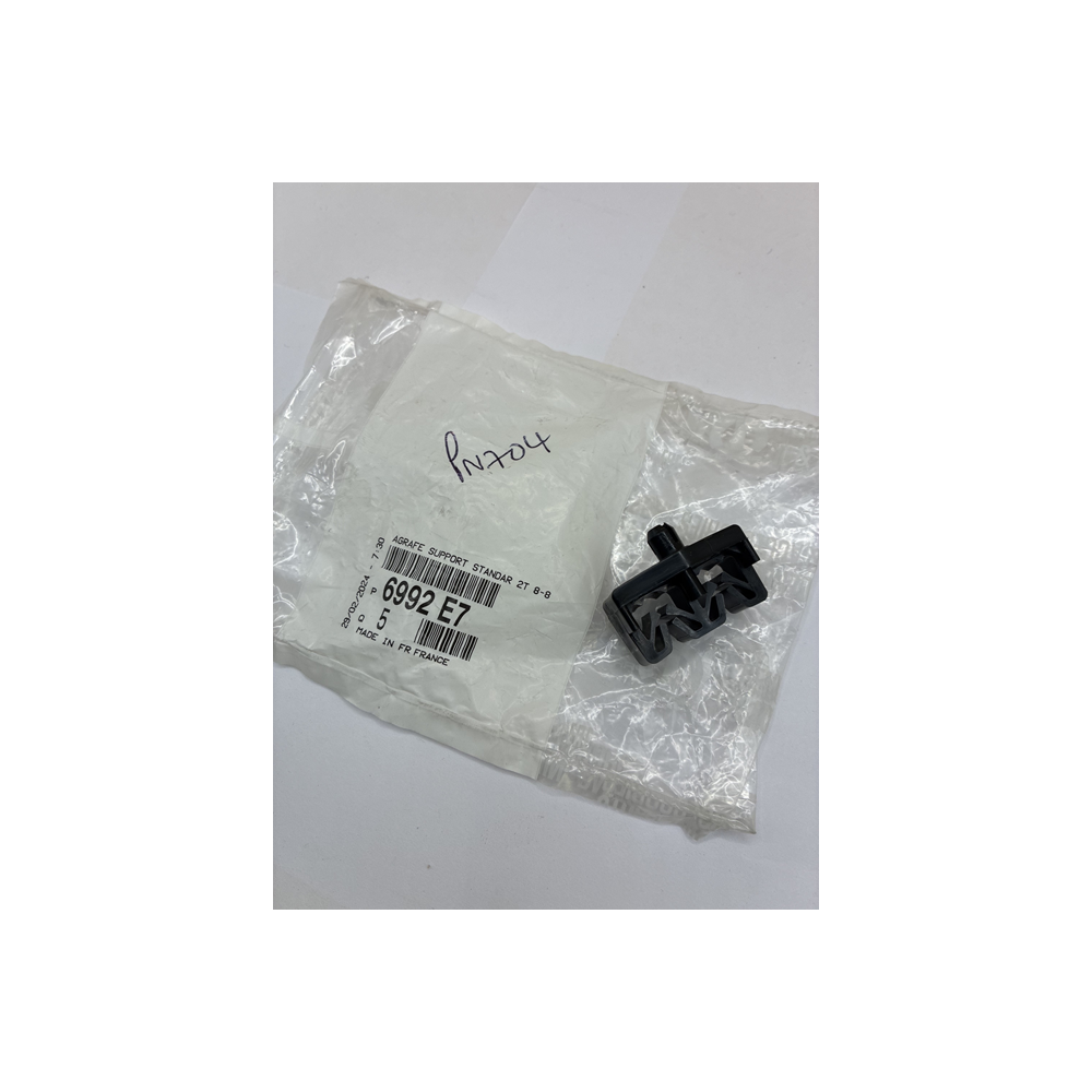 Genuine O/E Peugeot 205 Brake Pipe Securing Clip (black) - 6992.E7