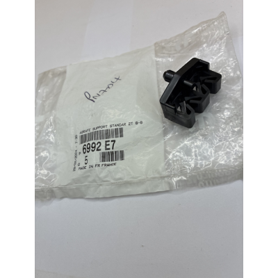 Genuine O/E Peugeot 205 Brake Pipe Securing Clip (black) - 6992.E7