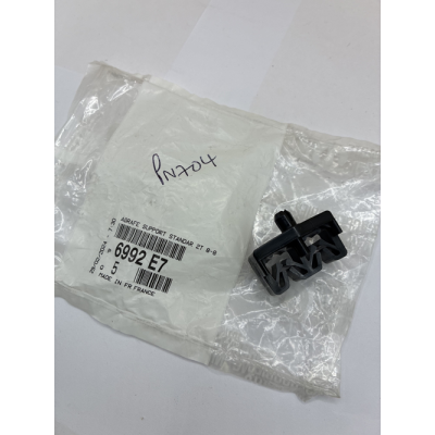 Genuine O/E Peugeot 205 Brake Pipe Securing Clip (black) - 6992.E7