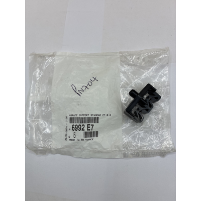 Genuine O/E Peugeot 205 Brake Pipe Securing Clip (black) - 6992.E7