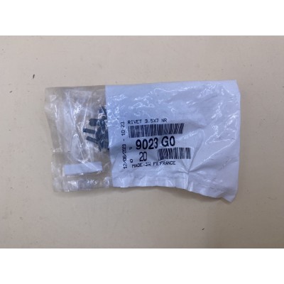 Peugeot 205 door seal fixing clip - 9023.G0